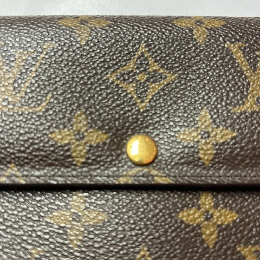 Louis Vuitton monogram sara long wallet.